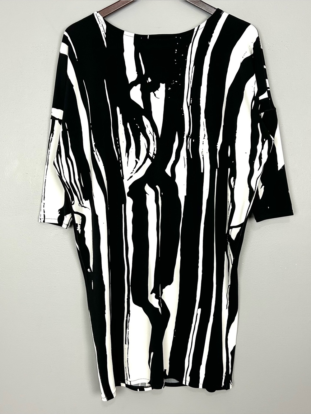 Eva Varro Dolman Sleeve Dress Women’s Size S Fluid Knit Abstract Black and White